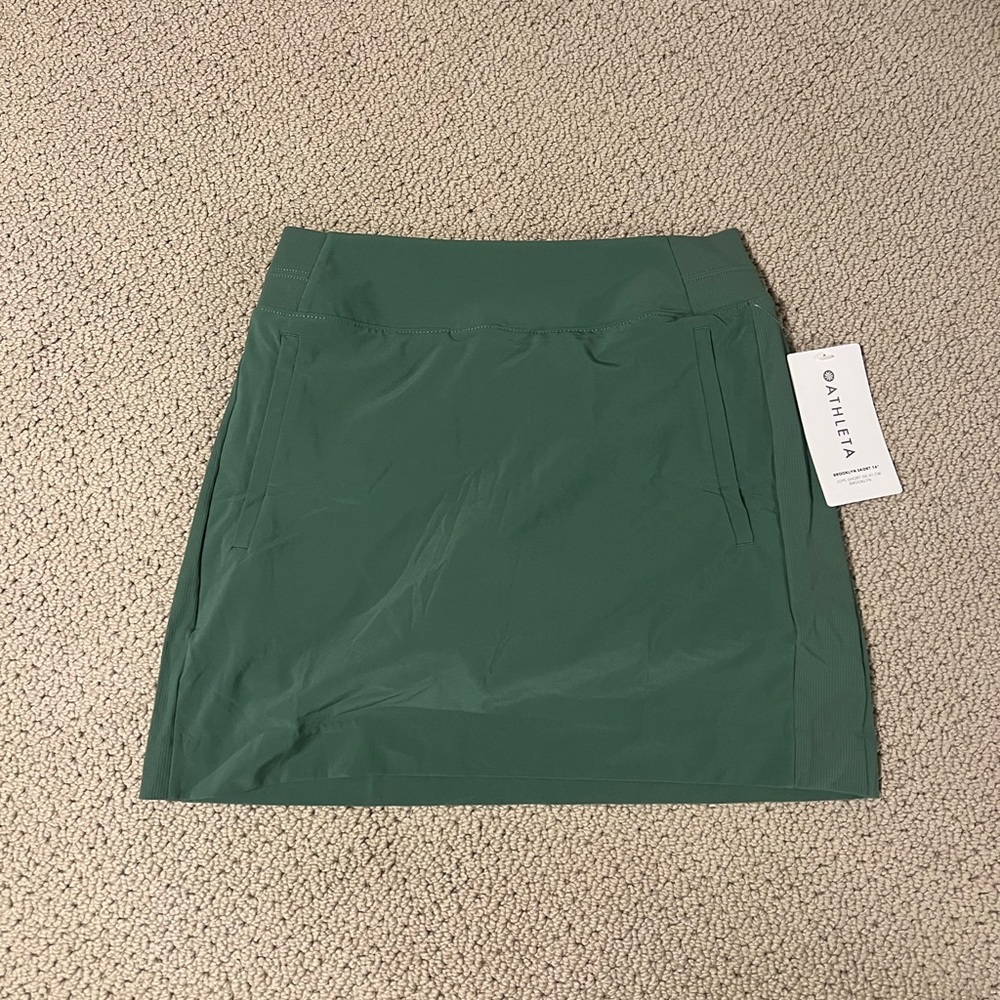 NWT green Athleta skirt Golf, tennis sz4 pockets